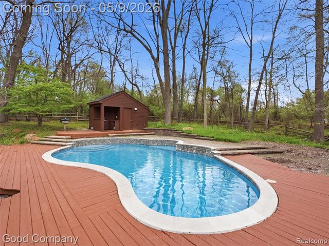 6733 Bloomfield Lane, West Bloomfield, MI 48322