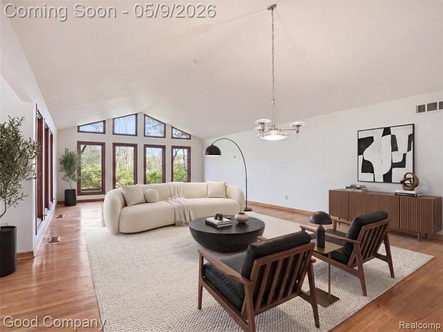 6733 Bloomfield Lane, West Bloomfield, MI 48322