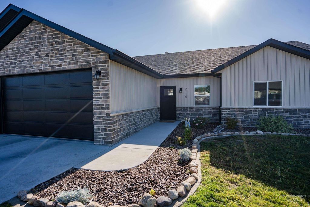 2110 Q Street, Heyburn, ID 83336