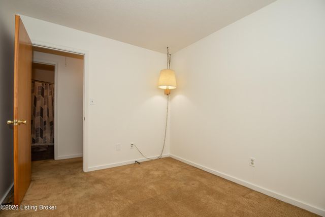 3407 La Follette Dr, Louisville, KY 40299