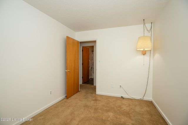 3407 La Follette Dr, Louisville, KY 40299