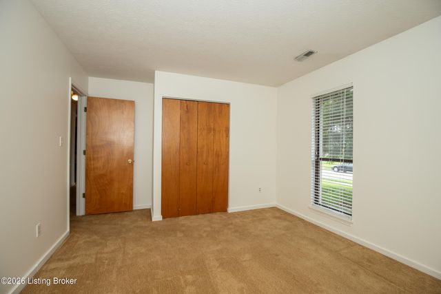 3407 La Follette Dr, Louisville, KY 40299