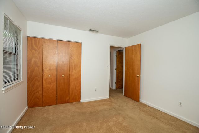 3407 La Follette Dr, Louisville, KY 40299