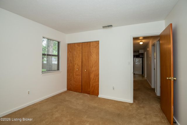 3407 La Follette Dr, Louisville, KY 40299