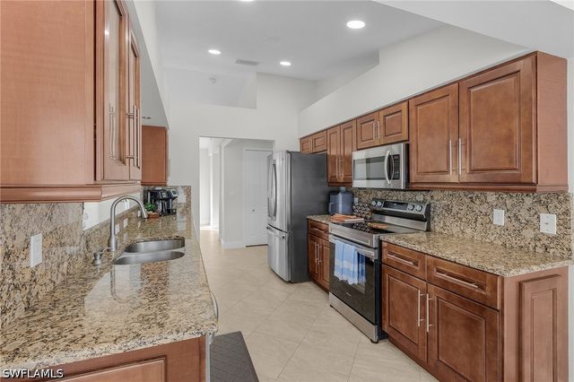 601 SE 30th ST, Cape Coral, FL 33904