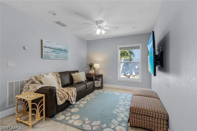 601 SE 30th ST, Cape Coral, FL 33904