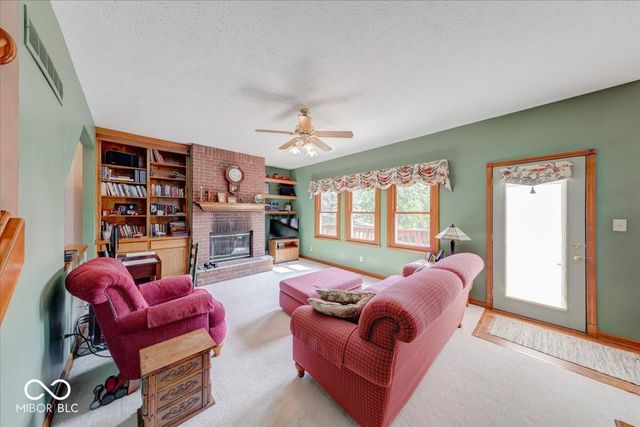 415 N Greenbriar Drive, Greenwood, IN 46142