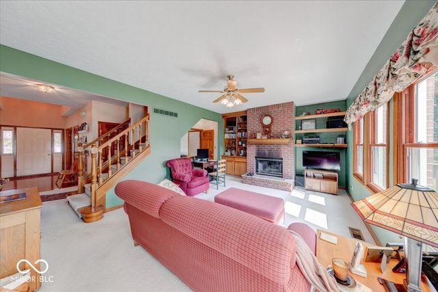 415 N Greenbriar Drive, Greenwood, IN 46142