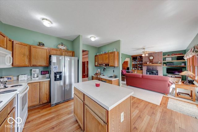415 N Greenbriar Drive, Greenwood, IN 46142