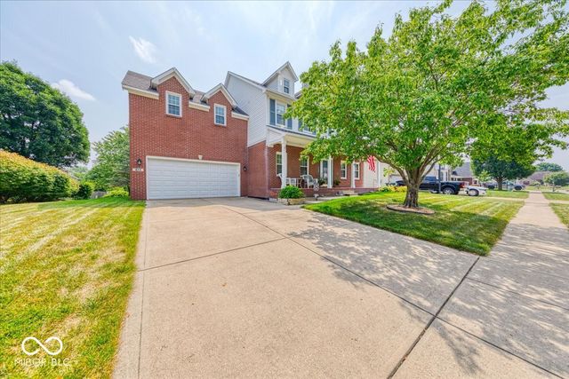 415 N Greenbriar Drive, Greenwood, IN 46142