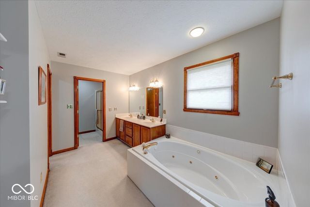 415 N Greenbriar Drive, Greenwood, IN 46142