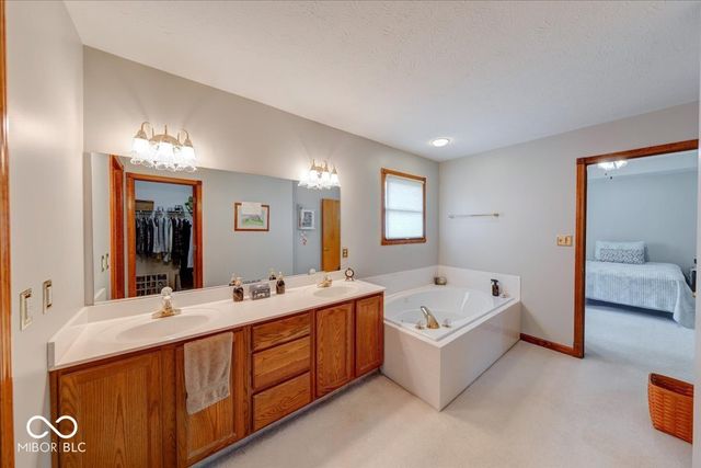 415 N Greenbriar Drive, Greenwood, IN 46142