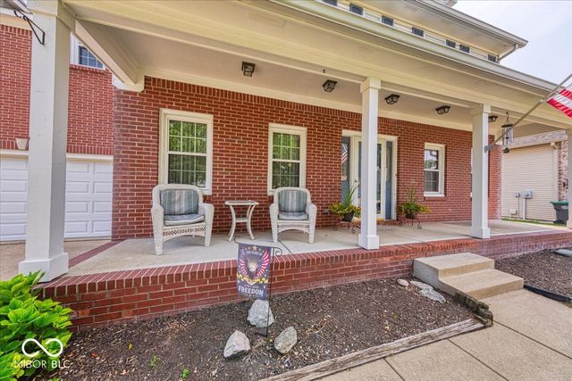 415 N Greenbriar Drive, Greenwood, IN 46142