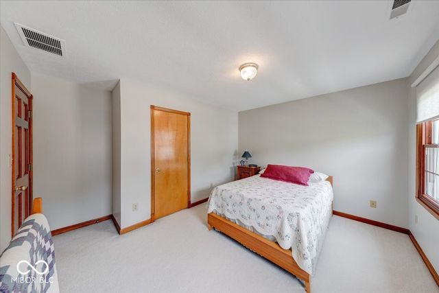 415 N Greenbriar Drive, Greenwood, IN 46142