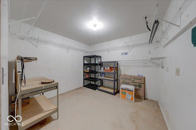 415 N Greenbriar Drive, Greenwood, IN 46142