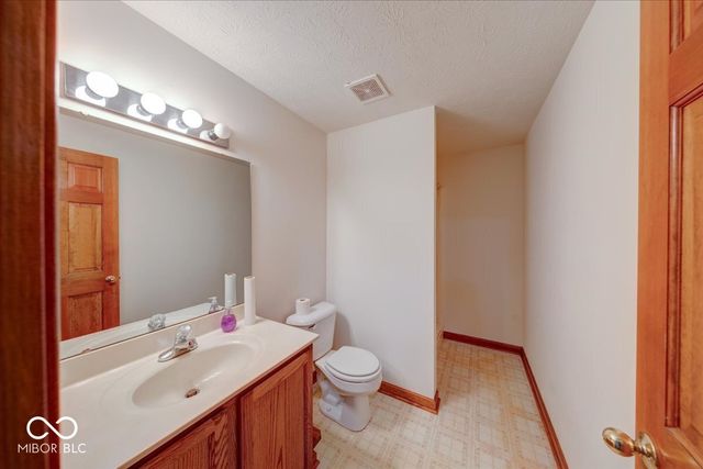 415 N Greenbriar Drive, Greenwood, IN 46142