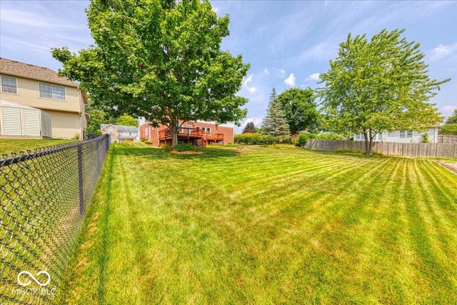 415 N Greenbriar Drive, Greenwood, IN 46142