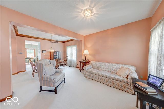 415 N Greenbriar Drive, Greenwood, IN 46142