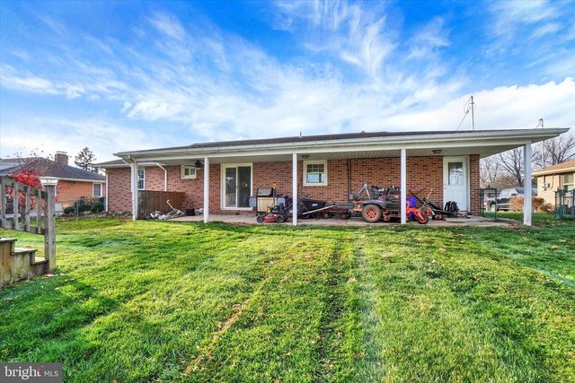 1767 OAKLEY DR, Dover, PA 17315