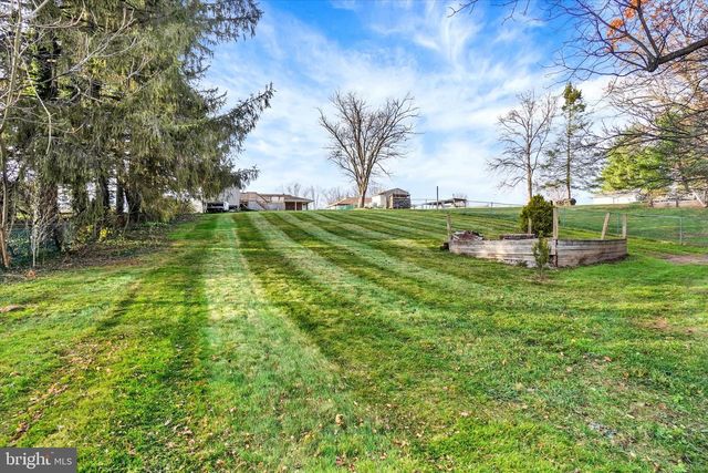 1767 OAKLEY DR, Dover, PA 17315