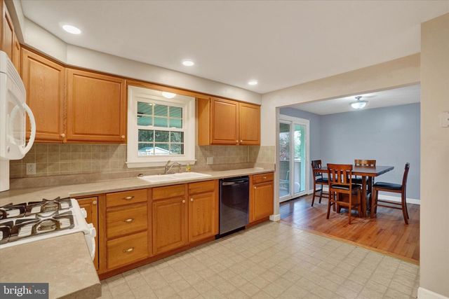 1767 OAKLEY DR, Dover, PA 17315