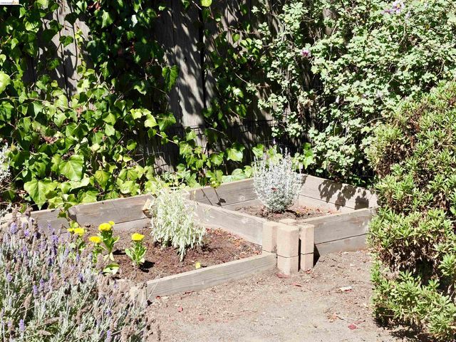 1225 S 57th, Richmond, CA 94804