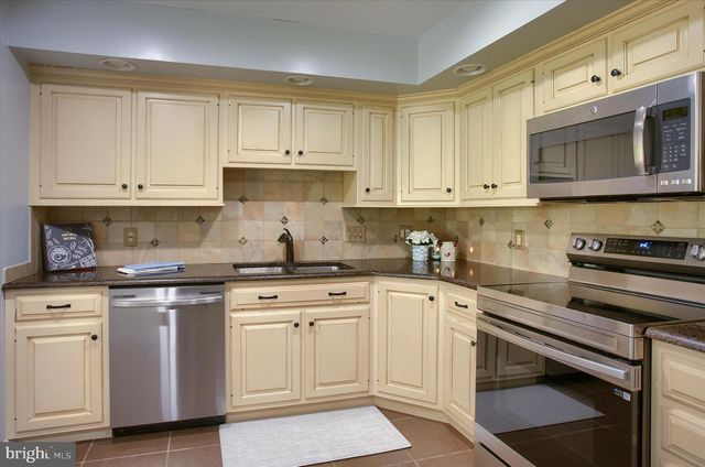25 HICKORY ROAD, Carlisle, PA 17015