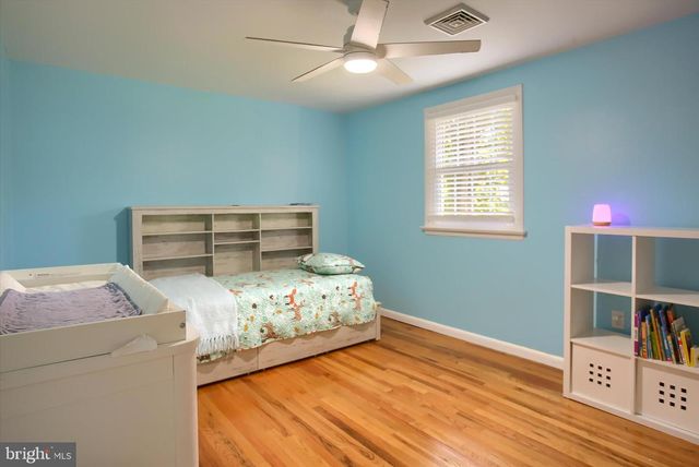 25 HICKORY ROAD, Carlisle, PA 17015