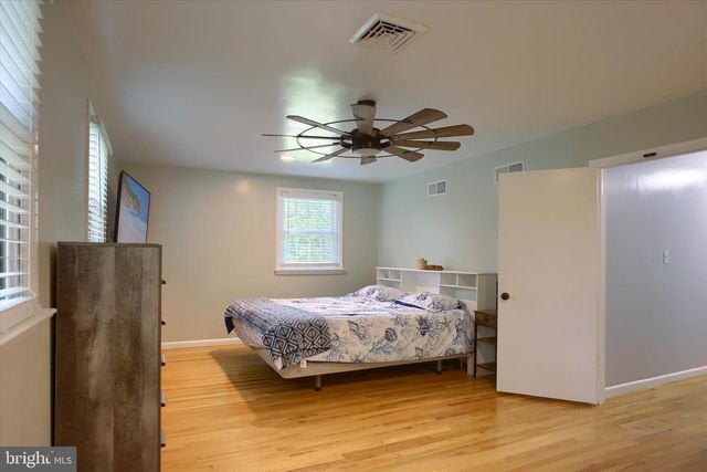 25 HICKORY ROAD, Carlisle, PA 17015