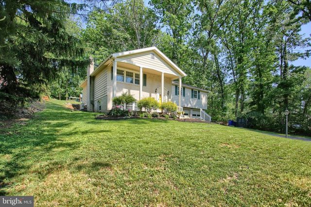 25 HICKORY ROAD, Carlisle, PA 17015