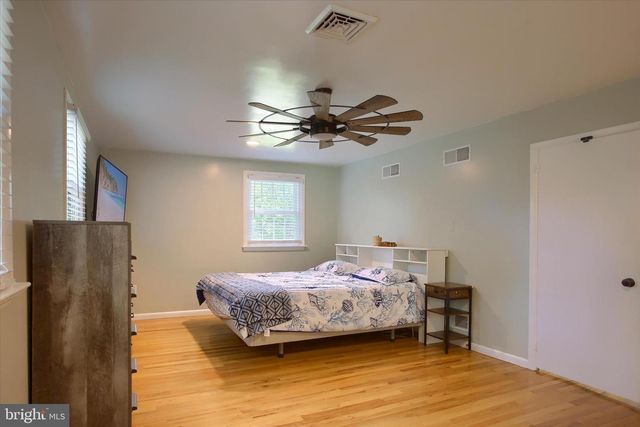 25 HICKORY ROAD, Carlisle, PA 17015