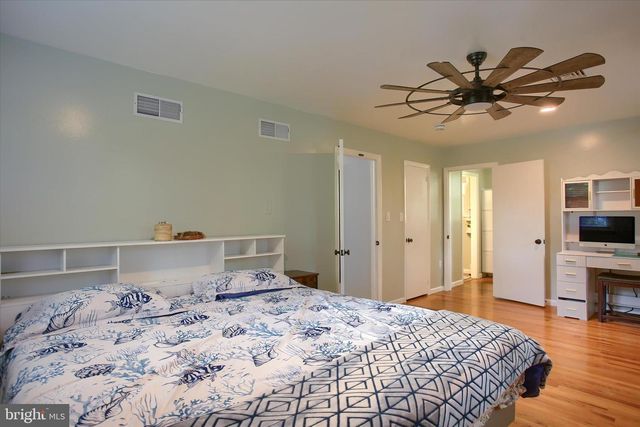 25 HICKORY ROAD, Carlisle, PA 17015