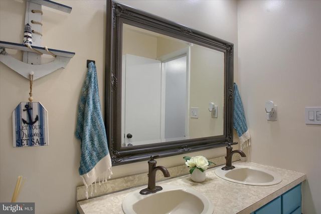 25 HICKORY ROAD, Carlisle, PA 17015