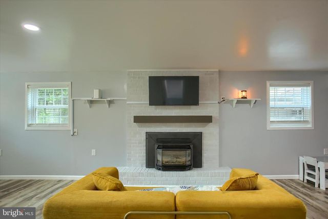 25 HICKORY ROAD, Carlisle, PA 17015