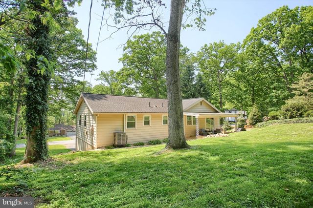 25 HICKORY ROAD, Carlisle, PA 17015