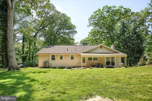 25 HICKORY ROAD, Carlisle, PA 17015