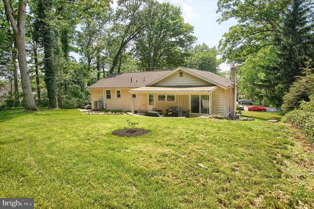 25 HICKORY ROAD, Carlisle, PA 17015