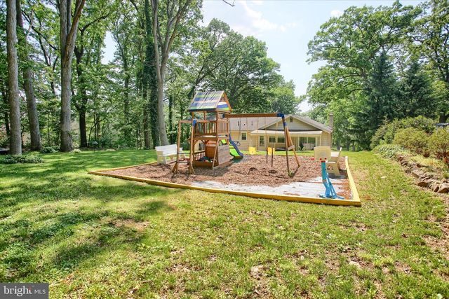 25 HICKORY ROAD, Carlisle, PA 17015
