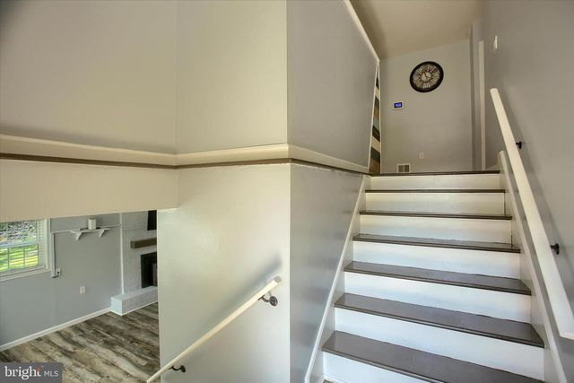 25 HICKORY ROAD, Carlisle, PA 17015
