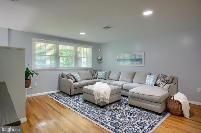 25 HICKORY ROAD, Carlisle, PA 17015