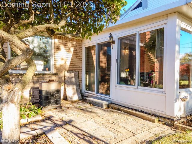 2232 Wilshire Street, Westland, MI 48186