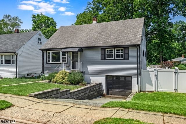 75 Fichter St, Bloomingdale Boro, NJ 07403