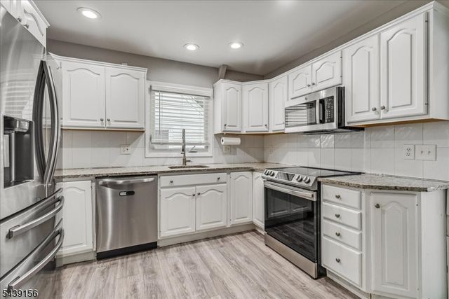 75 Fichter St, Bloomingdale Boro, NJ 07403