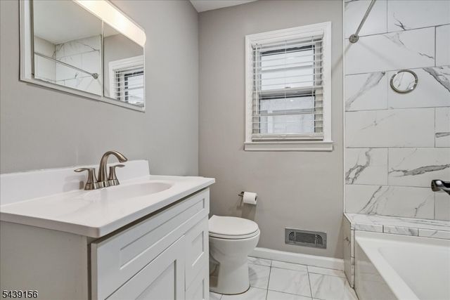 75 Fichter St, Bloomingdale Boro, NJ 07403