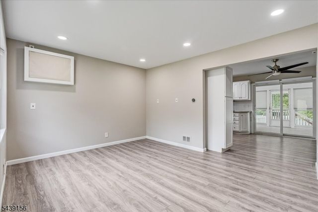 75 Fichter St, Bloomingdale Boro, NJ 07403