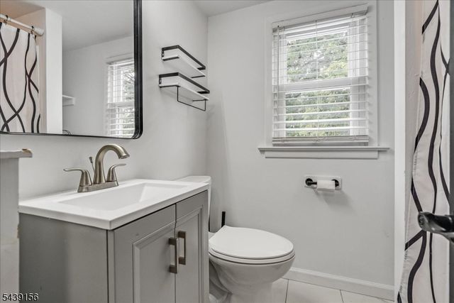 75 Fichter St, Bloomingdale Boro, NJ 07403