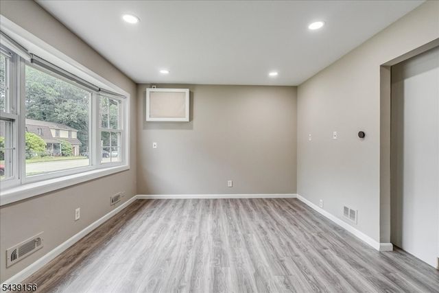 75 Fichter St, Bloomingdale Boro, NJ 07403