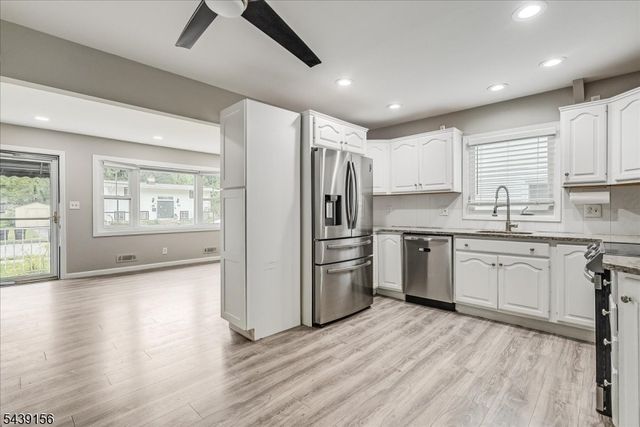 75 Fichter St, Bloomingdale Boro, NJ 07403