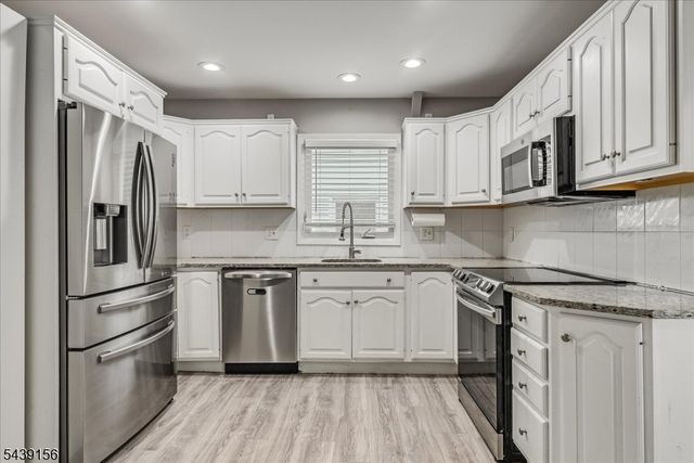 75 Fichter St, Bloomingdale Boro, NJ 07403