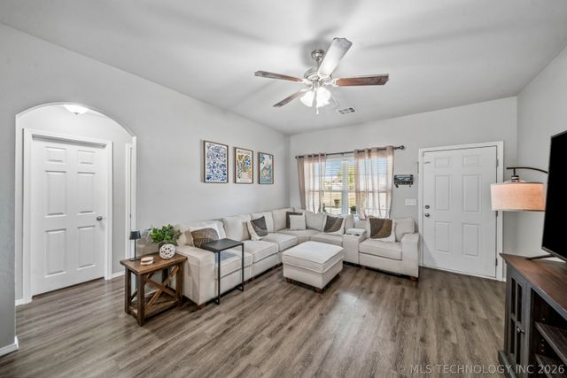 5812 E 146th Place S, Bixby, OK 74008